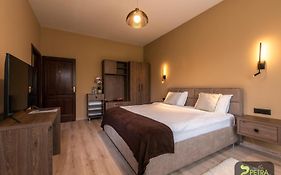 Villa Petra Residence - Private Parking & Village Life